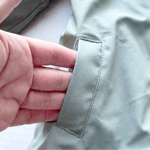 Hunter New Girls Water Resistant Long Hooded
Rain Jacket
NWT - Picture 2 of 16